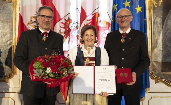 Magdalena Hauser erhält Ehrenzeichen des Landes Tirol
