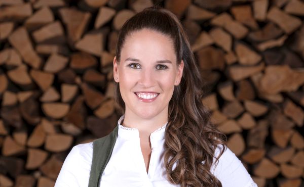 Send a message to Elisabeth Hauser