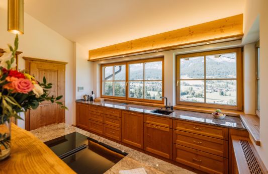 kitchen with a view to the Wilder Kaiser mountain