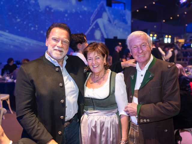 Arnold Schwarzenegger mit Magdalena und Balthasar Hauser